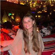 Doy clases de refuerzo dinámicas y participativas. Las clases pueden ser online o presenciales. Título oficial FCE con nivel de advanced. Opción de clases de inglés, matemáticas, catalán, castellano y biologia